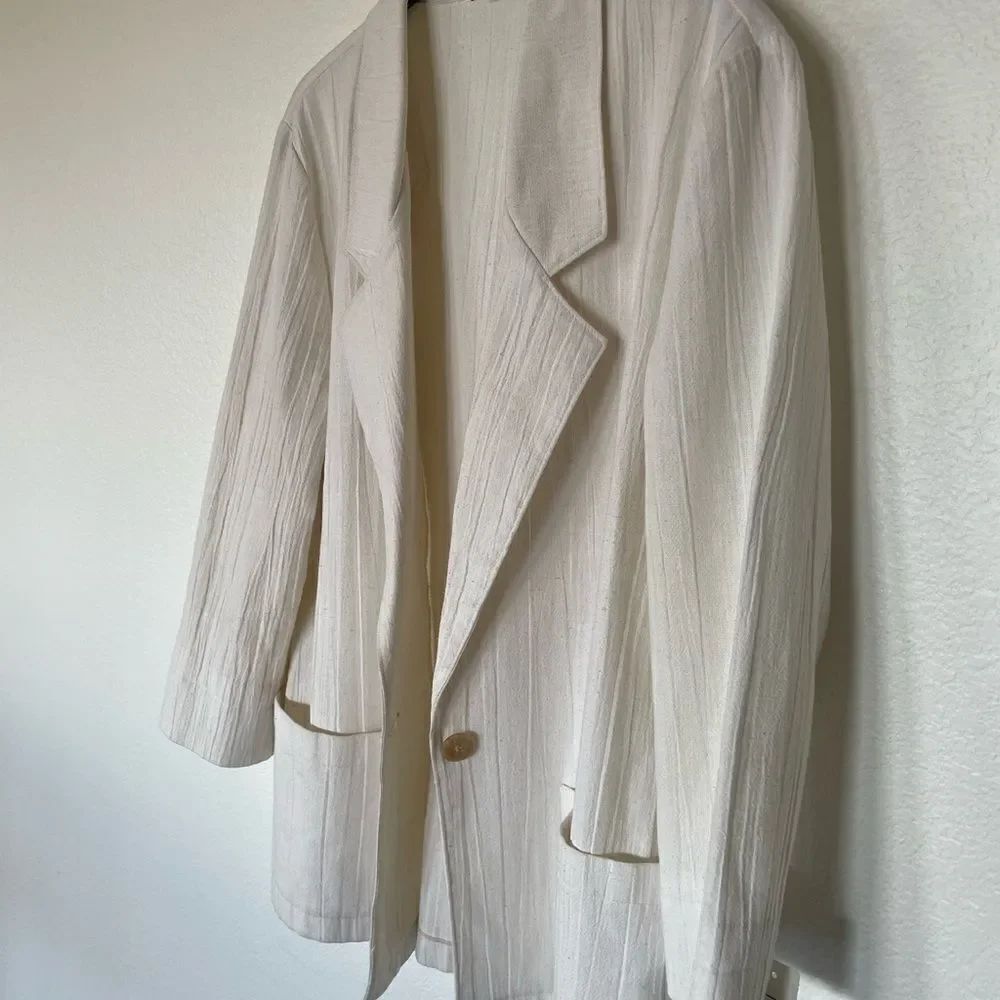 White textured  blazer - Picture 3 of 6